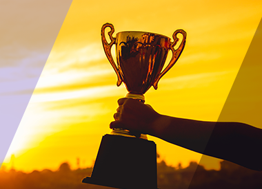 従業員のモチベーションを向上させるには?社内表彰制度を導入するポイントをご紹介