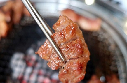 韓国式焼肉の夕食