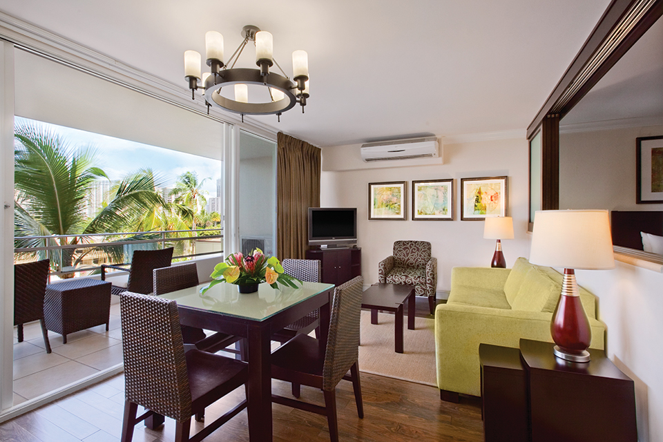 リージェンシー・オン・ビーチウォーク・ワイキキ by アウトリガー