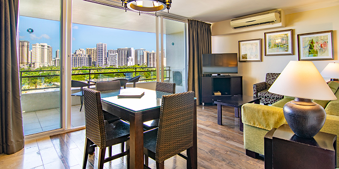 リージェンシー・オン・ビーチウォーク・ワイキキ by アウトリガー