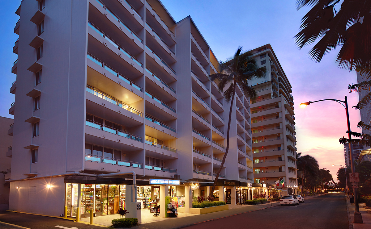 リージェンシー・オン・ビーチウォーク・ワイキキ by アウトリガー