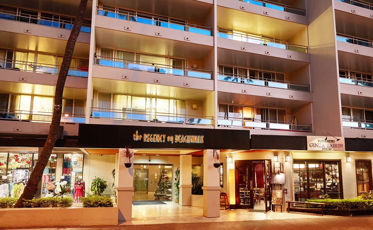 リージェンシー・オン・ビーチウォーク・ワイキキ by アウトリガー
