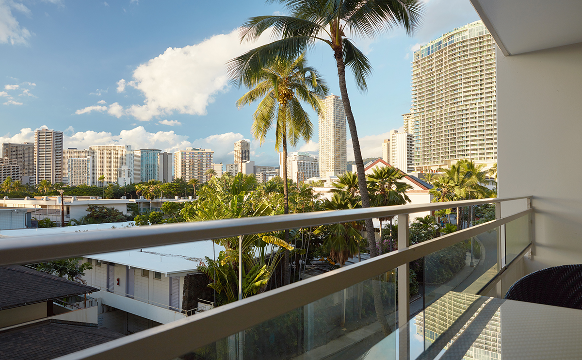 リージェンシー・オン・ビーチウォーク・ワイキキ by アウトリガー