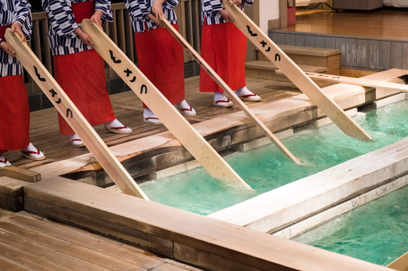 草津温泉　湯もみショー