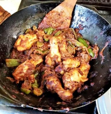 話をしながら、楽しく料理