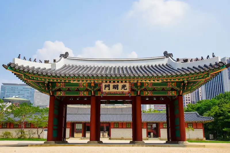 市庁（シチョン）・光化門（クァンファムン）