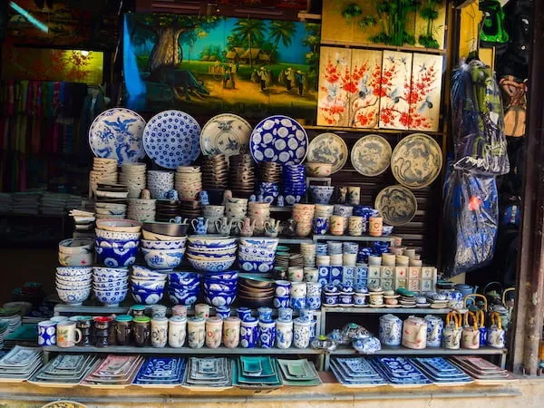 バッチャン村で陶器を探す