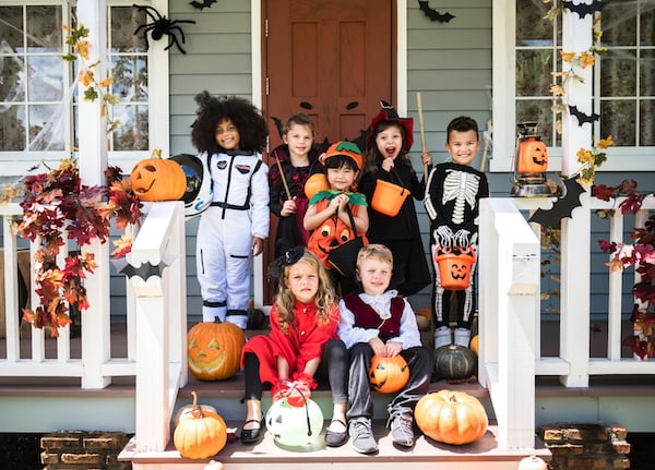 仮装で大にぎわい！街がハロウィーン一色