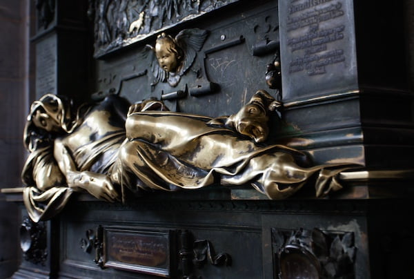 セルクラースの像