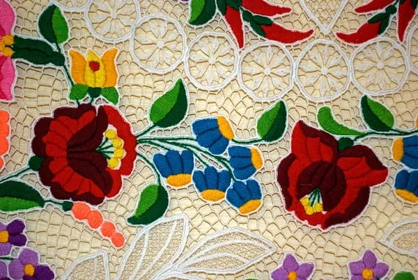 カロチャ刺繍製品