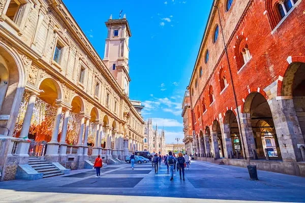 メルカンティ広場