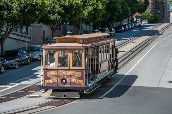 多様な観光スポットを巡ろう