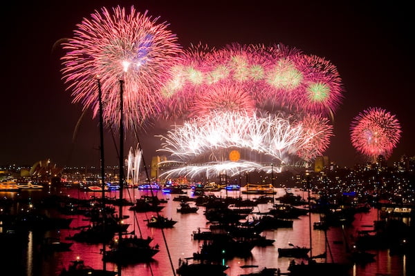 絢爛豪華な花火が彩る年越しイベント