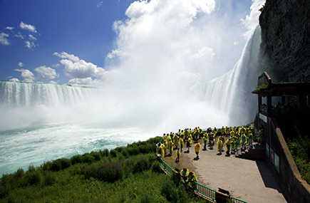 ジャーニー・ビハインド・ザ・フォールズ