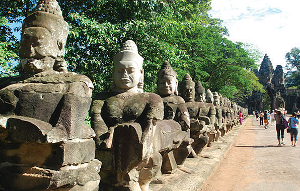 写真:南大門へ向かう橋