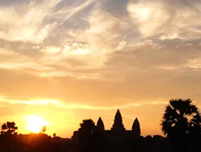 写真:アンコールワットから見る朝日