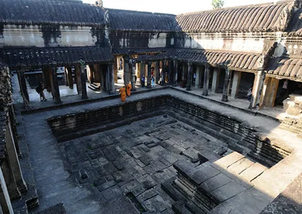 写真:十字回廊(4つの沐浴池を囲む神聖な回廊)