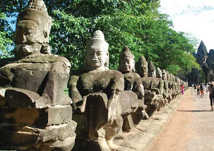 写真:南大門へ向かう橋