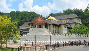 聖地キャンディ（仏歯寺）