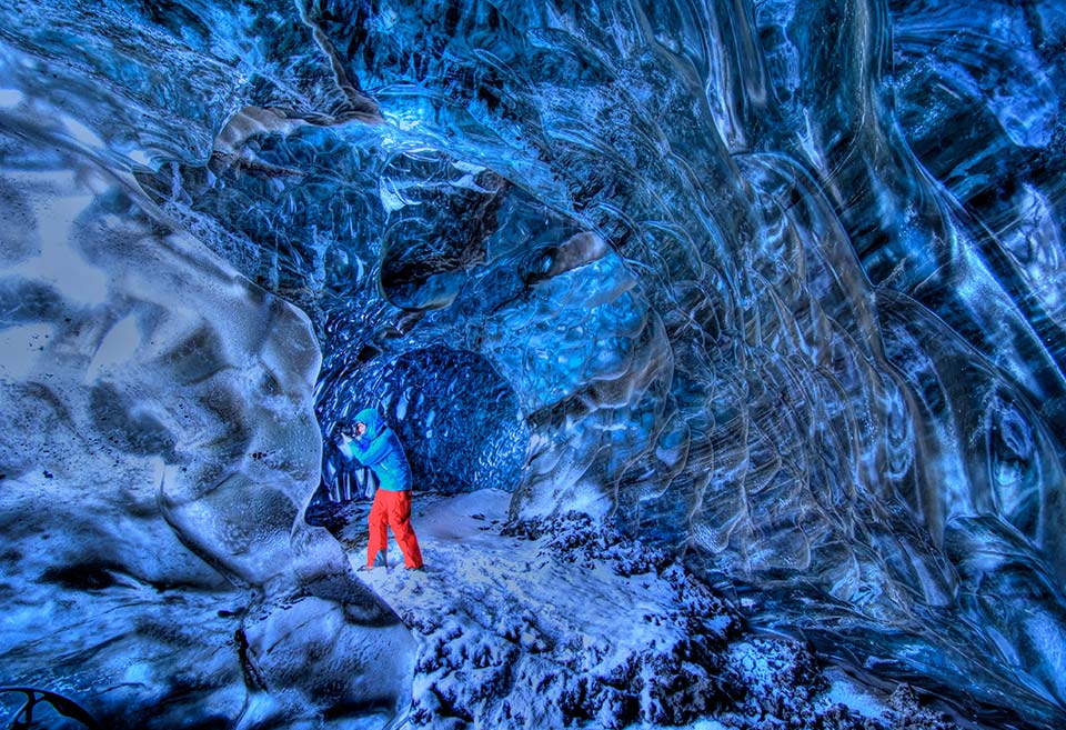 氷河の洞窟