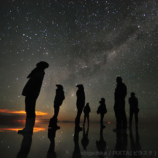 ウユニ塩湖天然のプラネタリウム